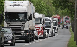Ab Dienstag könnte es auf der Dehmer Straße erneut zu Verkehrsbehinderungen kommen. - Ulf Hanke