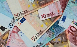 Die Zahl der Privathaushalte mit einem Nettoeinkommen von mehr als 3.200 Euro ist seit dem Jahr 2010 in OWL kontinuierlich angewachsen. - picture alliance / dpa