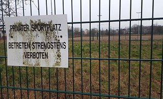Als Zwischenlagerungsort für Klärschlamm war der ehemailge Sportplatz der britschen Streitkräfte an der Werrestraße im Gespräch gewesen. Doch dazu wird es nun nicht kommen. - Peter Steinert
