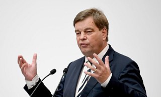 Der Parlamentarische Staatssekretär im Bundesverkehrsministerium, Enak Ferlemann, äußert sich zum geplanten Neubau der Bahntrasse Bielefeld-Hannover.  - picture alliance/dpa