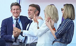 Leichtathletik-Weltpräsident Sebastian Coe (l) denkt über eine Kandidatur für die Nachfolge von IOC-Chef Thomas Bach nach. - Michael Kappeler/dpa