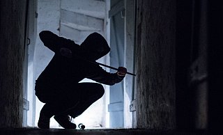Ein Einbrecher wurde auf frischer Tat ertappt (Symbolfoto). - Verwendung weltweit