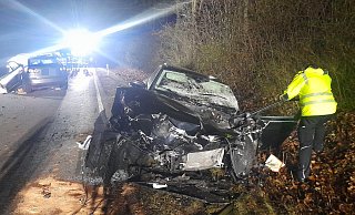 Die Fahrerin dieses VW Passat aus Borgentreich wurde bei der Frontalkollision auf der Bundesstraße 241 schwer verletzt. - Simone Flörke