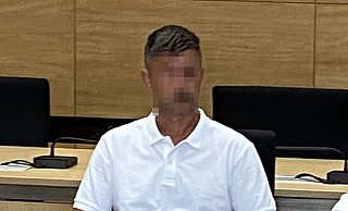 Vor dem Landgericht Bielefeld hat am Montag der Prozess gegen einen Haller begonnen. Ihm wird vorgeworfen, einen 51-jährigen Haller im Dezember so gegen den Kopf getreten zu haben, dass er stürzte und seinen schweren Verletzungen erlag. - Matthias Foede