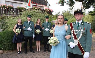 Lukas Wübbeke und Julia Glunz sind das Königspaar der St. Josef Schützenbruderschaft Kühlsen. - Burkhard Battran