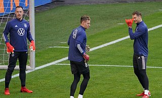 Die Torhüter Marc-Andre ter Stegen (l-r), Bernd Leno und Manuel Neuer. - Marcus Brandt/dpa
