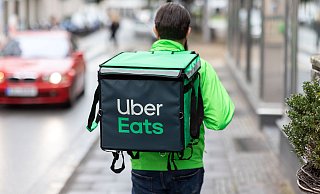 Die Kuriere von Uber Eats werden in wenigen Wochen auch in den Straßen von Gütersloh unterwegs sein. - Symbolfoto/ Oliver Krato