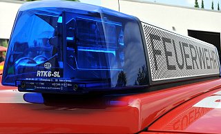 Auf eine automatische Alarmierung durch ein Mobiltelefon wird die Feuerwehr Büren zu einem Einsatz auf die L776 geschickt. (Symbolbild) - Reinhard Rohlf