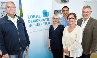 Mischen die Politik auf: Hans-Christian Wittler, Marie-Dominique Pickardt, Okbah Alherafi, Michael Gugat und Sabine Kahl von "Lokaldemokratie in Bielefeld". - Barbara Franke