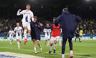 SCP-Joker Stefano Marino hebt nach seinem 2:1-Siegtreffer in Braunschweig ab vor Freude. - Imago Images