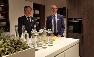 Roger Klinkenberg (l.) und Thorsten Gösling haben die Nachfolge als Geschäftsführer von Heinz Hachmeister bei Pronorm angetreten. Das Unternehmen setzt auf Kontinuität und vorsichtiges Wachstum. - Peter Steinert