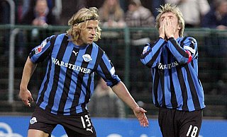 Markus Krösche (r.), der sich hier in der Saison 2007/08 über eine vergebene Großchance ärgert, bestritt die meisten Zweitligaspiele für den SCP. Alexander Löbe (l.) ist Paderborns ältester Zweitliga-Torschütze. - picture-alliance