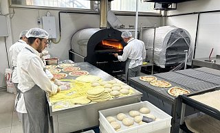 Die La-Perla-Originale-Pizzen werden immer noch handgefertigt, allerdings nicht mehr im Holzofen des Restaurants, sondern in Holzöfen in einer Produktionshalle in Istanbul. - Privat