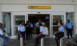 Dutzende Flüge gestrichen: Die Ausreise verzögert sich für viele Touristen. - Matias Delacroix/AP/dpa