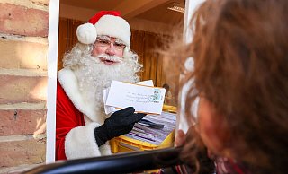 Der Weihnachtsmann in Himmelpfort. - Gerald Matzka/dpa