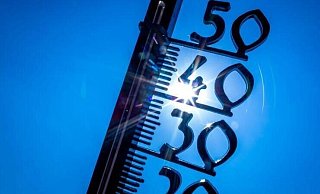 Die Temperaturen steigen auf bis zu 37 Grad. - DPA / Jens Büttner Die Temperaturen steigen auf bis zu 37 Grad. - DPA / Jens Büttner