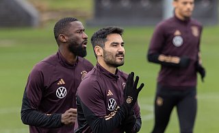 DFB-Kapitän Ilkay Gündogan (vorne) steht vor einem für ihn sehr emotionalen Länderspiel. - Jürgen Kessler/dpa