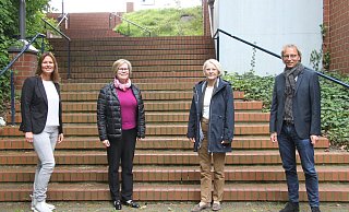 Projekte für Schülerinnen und Schüler liegen ihnen am Herzen: Barbara Lübbert, Leiterin des Kinder- und Jugendzentrums Riff (von links), Dr. Barbara Lamp, Präsident des Soroptimist International Clubs Bad Oeynhausen-Wittekindsland, Kornelia Wilken-Klocke, Leiterin der Städtischen Realschule Löhne sowie Florian Ohmes, Präsident des Lions-Clubs Löhne. - Sonja Töbing