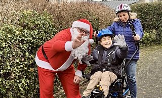 Dank zahlreicher Spenden kann der achtjährige Fiete nun trotz seiner körperlicher Einschränkungen mit einem speziell angepassten Tandemfahrrad durchstarten. - Carola Drabon Dank zahlreicher Spenden kann der achtjährige Fiete nun trotz seiner körperlicher Einschränkungen mit einem speziell angepassten Tandemfahrrad durchstarten. - Carola Drabon