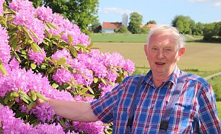 Rentner Albert Scholle hat seine Gärten naturnah gestaltet.  - Alexander Graßhoff