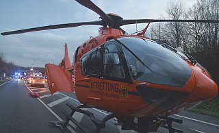 Einer der lebensgefährlich verletzten Männer wurde mit dem Rettungshubschrauber in eine Klinik geflogen. - Mareike Patock