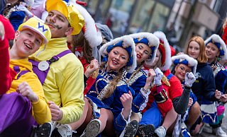 Die Vereine hoffen, dass die Karnevalsumzüge 2021 genauso stattfinden können wie im Vorjahr etwa die Parade in Paderborn.  - Niklas Tüns (Archiv)