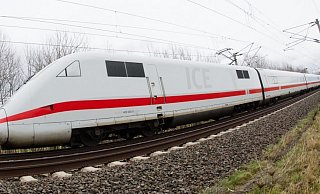 Binnen 31 Minuten soll die Strecke von Bielefeld nach Hannover künftig bewältigt werden. Verschiedene Planungsvarianten sehen vor, eine Schneise in die Landschaft zu schlagen. Dagegen haben sich verschiedene Bürgerinitiativen gegründet, darunter die größte in Vlotho. Die Kreis-CDU hatte nun einen "Beirat Bahntrasse" ins Gespräch gebracht. - Pixabay/Symbolfoto