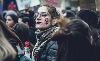 Die Legalisierung von Schwangerschaftsabbrüchen ist schon lange ein Thema, für das Frauen und Mädchen auch demonstrierten. Jetzt ist es wieder aktuell. Maike Husemann, Geschäftsführerin von Pro Familia Bielefeld e.V., auch zuständig für Beratungen in Bünde, erklärt, warum eine Entscheidung so wichtig ist. - pixabay
