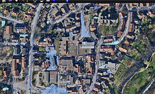 Hier wird deutlich, wie die Wassermassen bei einem Starkregenereignis in der Engeraner Innenstadt fließen und wo sie sich sammeln. Auf dem Barmeierplatz und an der Bachstaße heißt es "Land unter". Und selbst nahe des Eingangs der Stiftskirche bildet sich ein Tümpel. - geoportal.kreis-herford.de