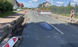 Derzeit ist der Alte Postweg immer nur für wenige Meter gesperrt, kommende Woche soll die Vollsperrung folgen. - Nicole Sielermann