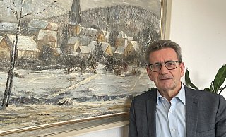 Hans-Georg Hellermann, langjähriger Leiter des Bezirksamtes Brackwede, geht zum 1. Febuar 2025 in den Ruhestand. Das Bild zeigt eine alte Ansicht des Dorfes Brackwede. - Susanne Lahr