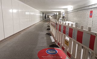 Die Sanierung am Bahnhof Löhne schreiten weiter voran. Neben einem neuen Boden haben jetzt auch die Wände den neuen, hellen Look. - Susanne Barth