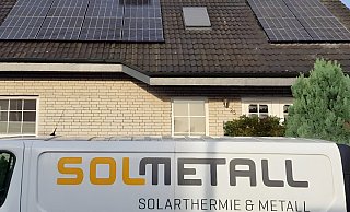 Die Photovoltaik-Anlage von SolMetall sind ein von Schüco in Bielefeld entwickeltes System.