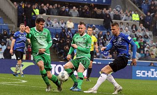 Florian Hartherz (r.), hier im Februar 2020 gegen Hannover 96. - Wolfgang Rudolf