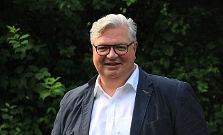 Der Bürgermeisteramtskandidat Elmar Kleine ist gern draußen an der frischen Luft - schließlich sei es die Natur, die Nieheim so lebens- und liebenswert mache, sagt er. - Madita Schellenberg