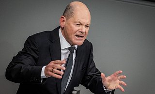 Fünf europäische Regierungschefs, darunter Bundeskanzler Olaf Scholz, rufen zu einer langfristigen militärischen Unterstützung für die Ukraine auf. - Michael Kappeler/dpa