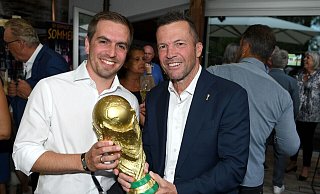 Auf den Tag genau 33 Jahre nach dem Triumph von Rom am 8. Juli 1990 feiern die Weltmeister ein Wiedersehen im Zeichen von „Italia 90“ in Grassau am Chiemsee. - Wolfgang Breiteneicher/-/dpa