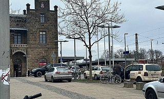 In dem Bereich des Taxi-Standes dürfen keine anderen Fahrzeuge parken. Weil dies aber immer öfter der Fall ist, hat ein 58-jähriger Mindener eigenständig Knöllchen ausgestellt - in mindestens zwei Fällen. MT-Foto: - Patrick Schwemling