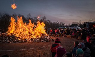 Beim Löhner Feuerabend wird mit einem großen Feuer der Winter vertrieben. Das so genannte Biikebrennen gilt als ältester nordfriesischer Brauch. - Volker Niehus