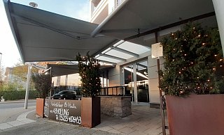 Im Adler werden Speisen zum Mitnehmen angeboten.  - Gregor Winkler