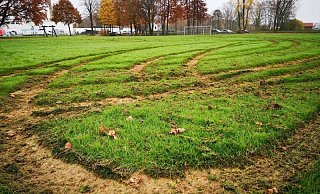 Den Sachschaden auf dem Unterlübber Sportplatz schätzt die Verwaltung auf 5.000 Euro. - Carsten Korfesmeyer