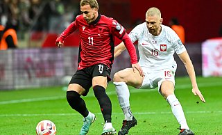 Der albanische Nationalspieler Taulant Seferi (l.), der hier in einem EM-Qualifikationsspiel gegen Polens Bartosz Salamon zu sehen ist, wird mit dem SC Paderborn in Verbindung gebracht. - picture alliance