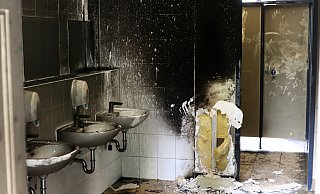 Die Toilette wurde bei dem Brand erheblich Beschädigt. - Alex Lehn