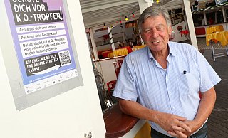 Plakate wie dieses hier in Auffenbergs Biergarten von Inhaber Michael Löhr hängen zu Libori an vielen Stellen in Paderborn. - Holger Kosbab