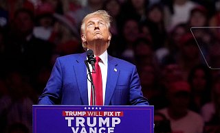 Die Frage, ob der Republikaner Donald Trump oder Demokratin Kamala Harris als Nächstes ins Oval Office im Weißen Haus einzieht, hat nicht nur große Bedeutung für das Land, sondern auch für die Welt. (Archivbild) - Evan Vucci/AP/dpa