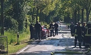 Mitten auf der Übungsstrecke zwischen ausgelegten Schläuchen war ein privates Auto aus Bad Driburg plötzlich aufgetaucht. - FFW Willebadessen