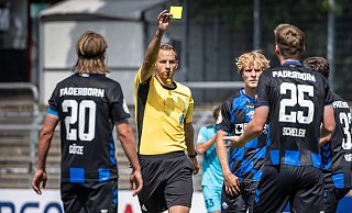 Der SC Paderborn hat in dieser Zweitliga-Spielzeit bereits sieben Gelbe Karten gesehen. - picture alliance / BEAUTIFUL SPORTS