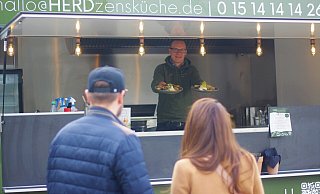 Moritz Weber möchte mit einem mobilen Foodtruck, der "Herdzensküche", ein Catering auf Veranstaltungen anbieten - im Mittelpunkt stehen Nachhaltigkeit und Tierwohl. - Jessica Eberle