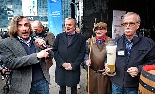 Bürgermeister Norbert Morkes eröffnet den 33. Schinkenmarkt auf dem Berliner-Platz. - Andreas Frücht