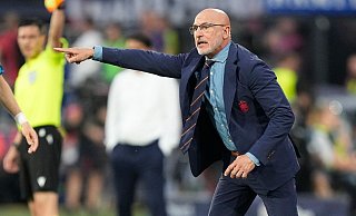 Der spanische Verband verlängerte den Vertrag mit Nationaltrainer Luis de la Fuente. - Martin Meissner/AP/dpa